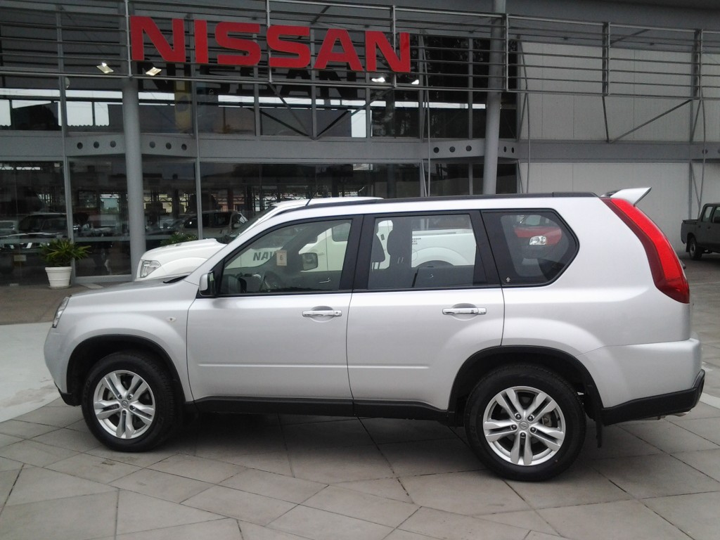 Nissan Xtrail Extreme Im Juni 2013 war es endlich möglich ein Dienstauto zu bekommen. Das erleichtert das Reisen zu abgelegenen Dorfgemeinden enorm.